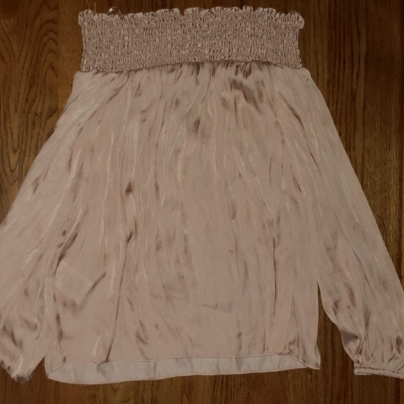 BCBGMAXAZRIA off shoulder top - Picture 3 of 3